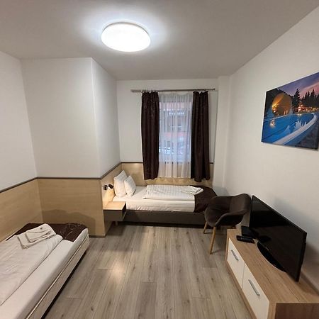 Pizza Tabor Apartman มิชโคลซ์ ภายนอก รูปภาพ