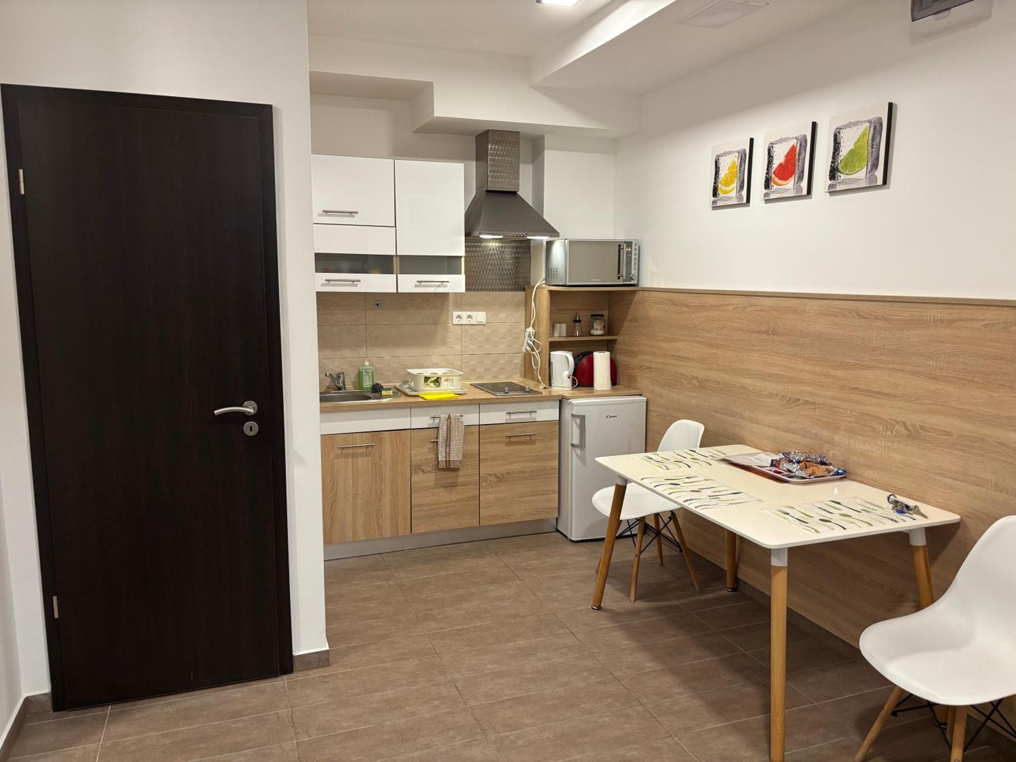 Pizza Tabor Apartman มิชโคลซ์ ภายนอก รูปภาพ
