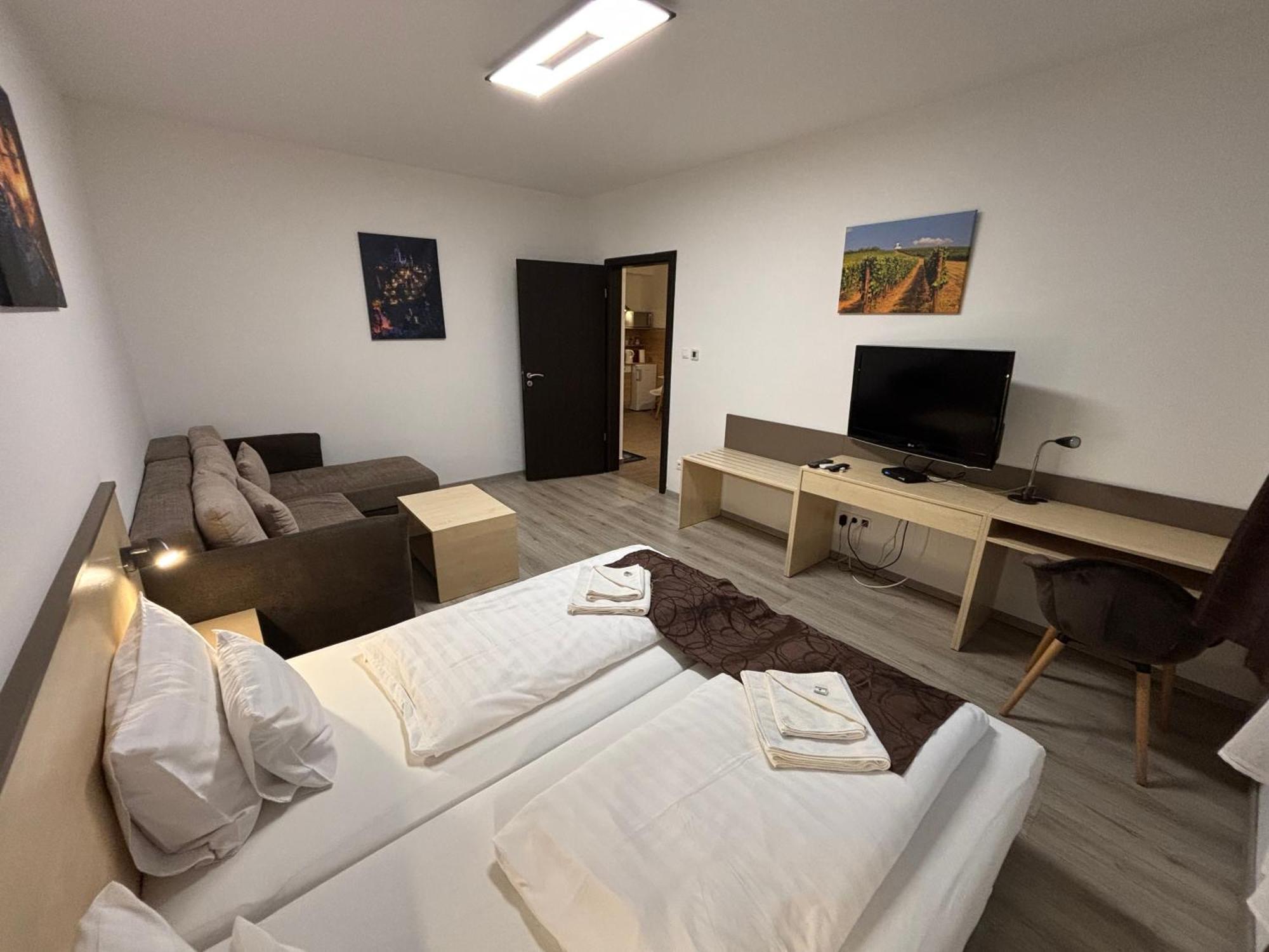 Pizza Tabor Apartman มิชโคลซ์ ภายนอก รูปภาพ