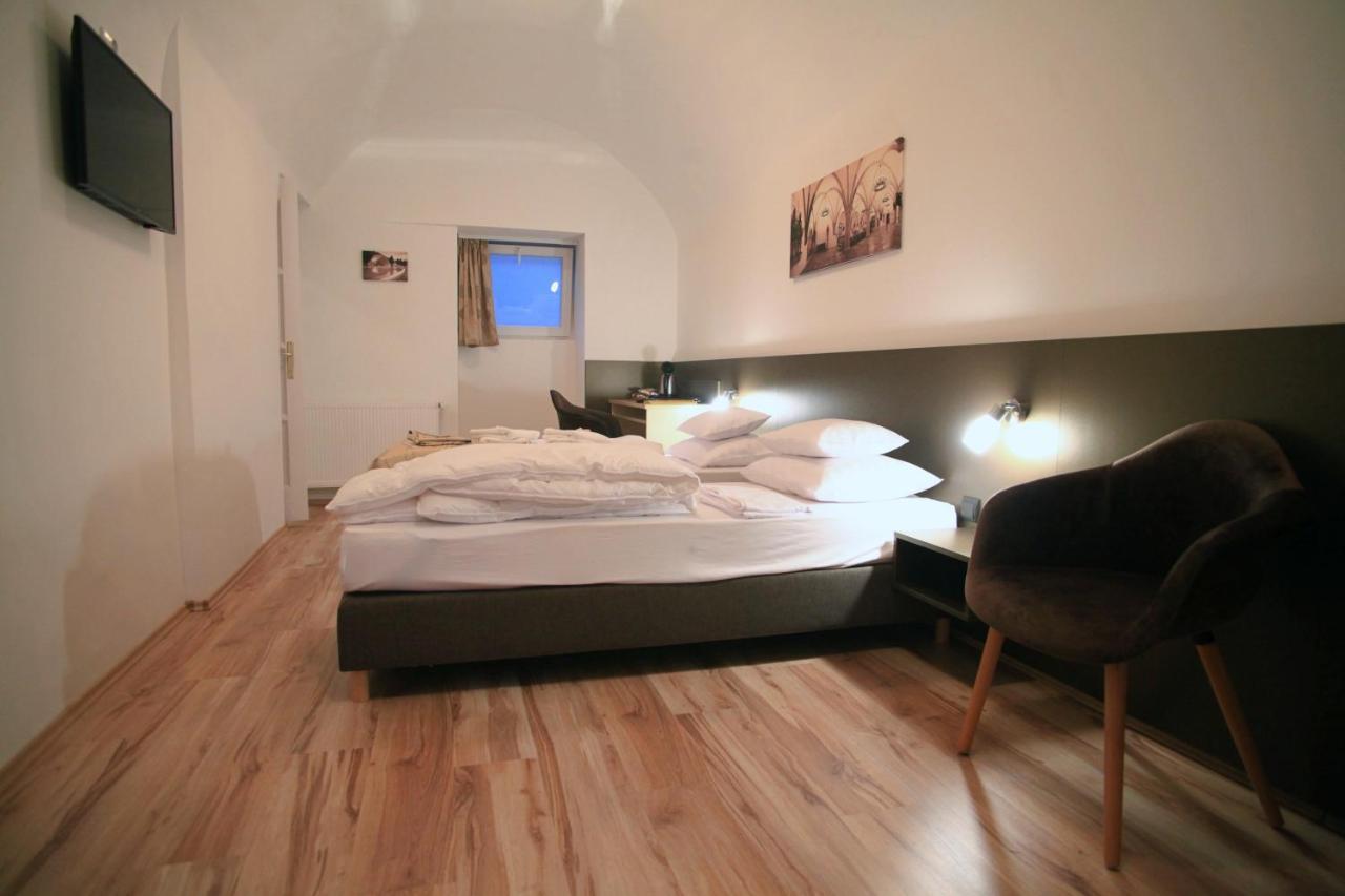 Pizza Tabor Apartman มิชโคลซ์ ภายนอก รูปภาพ